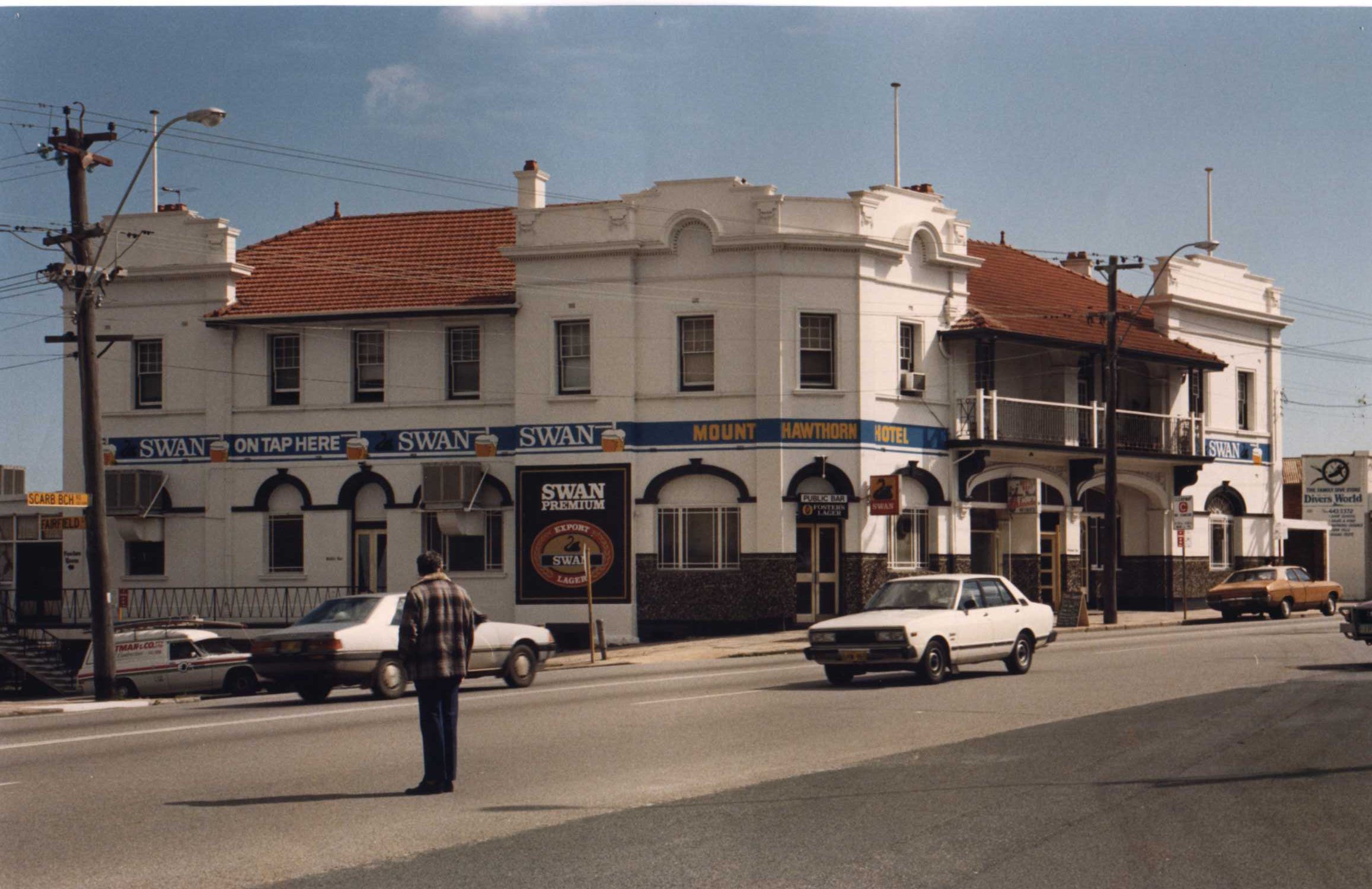 Mount Hawthorn Hotel, 1980s. City of Vincent Local History Collection: PH01176